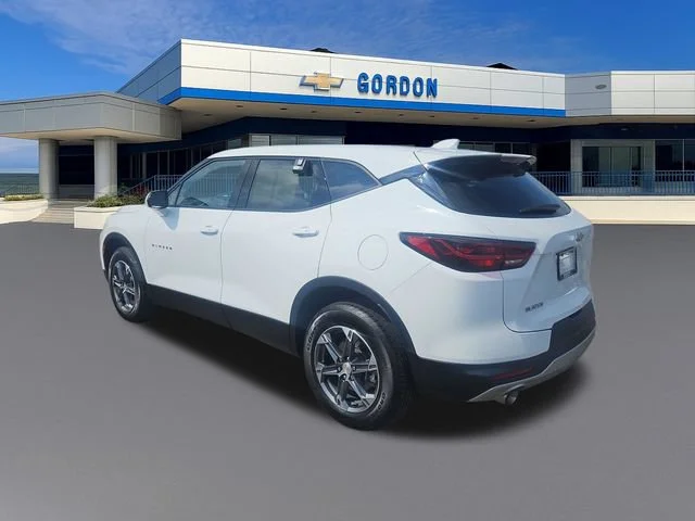 Used 2024 Summit White Chevrolet 2LT image 3