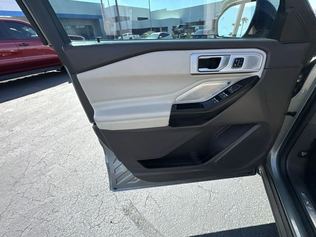 Used 2020 Green Ford Platinum image 23