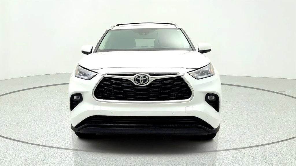 Used 2023 Wind Chill Pearl Toyota Limited-L4T AWD image 2