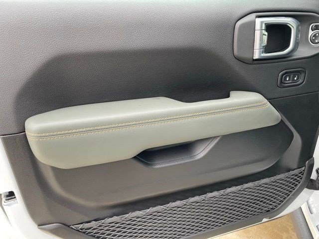New 2026 Bright White Clearcoat Jeep Mojave X image 13
