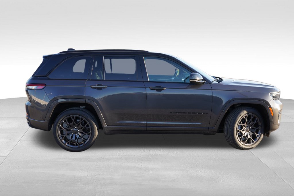 Certified Used 2025 Gray Jeep Summit image 3