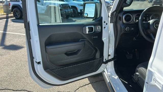 Used 2023 White Jeep Willys image 9