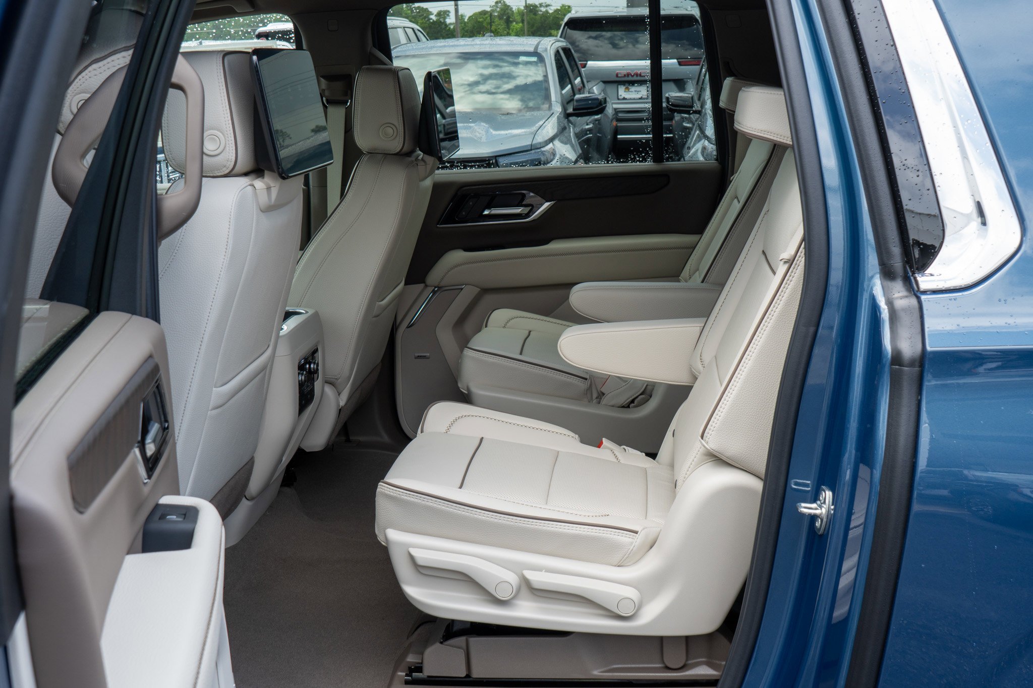 2026 GMC Yukon XL Denali - Photo 31