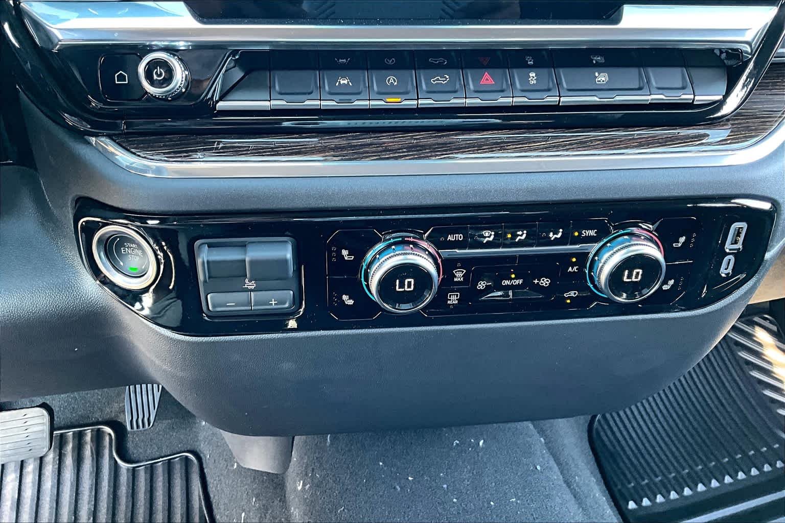 Used 2025 Onyx Black GMC Elevation image 19