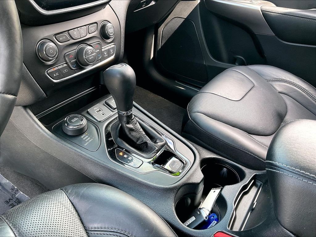 Used 2019 Bright White Clearcoat Jeep Limited image 19