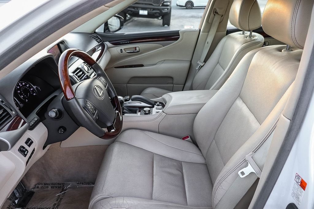 Used 2016 White Pearl Lexus 460 image 22