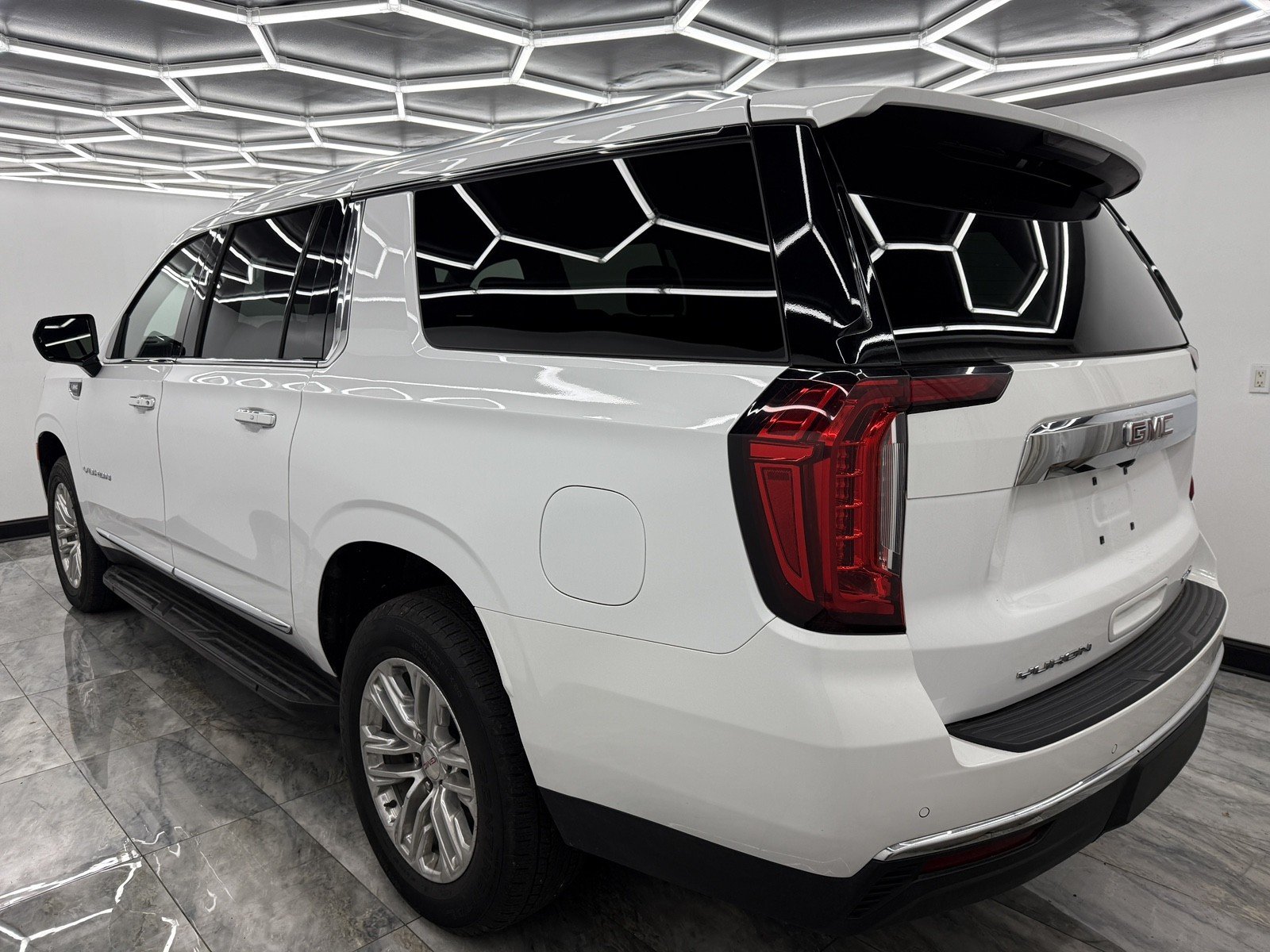 2024 Gmc Yukon XL SLT photo 4