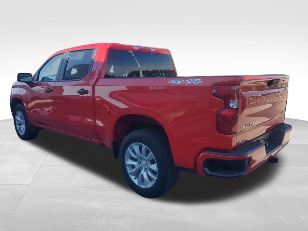 Used 2023 Red Chevrolet Custom image 3