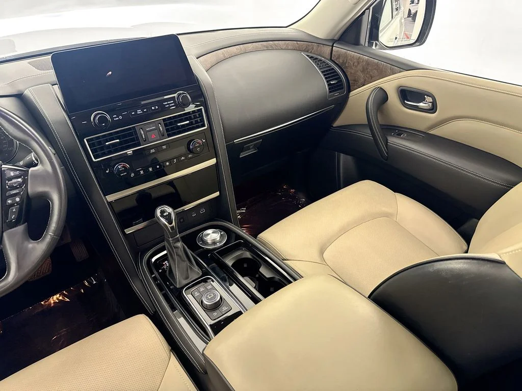Used 2024 White INFINITI Premium Select image 24