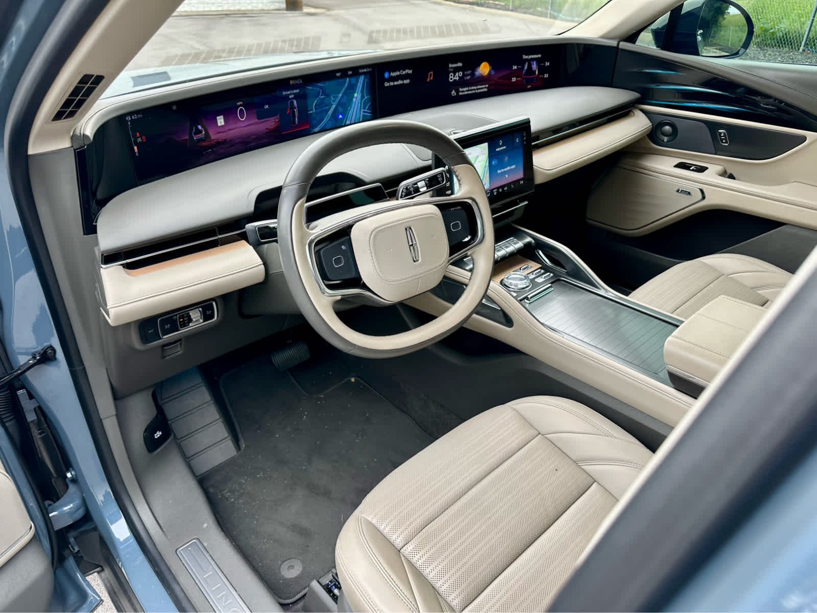 Used 2025 Whisper Blue Metallic Clearcoat Lincoln Reserve image 11