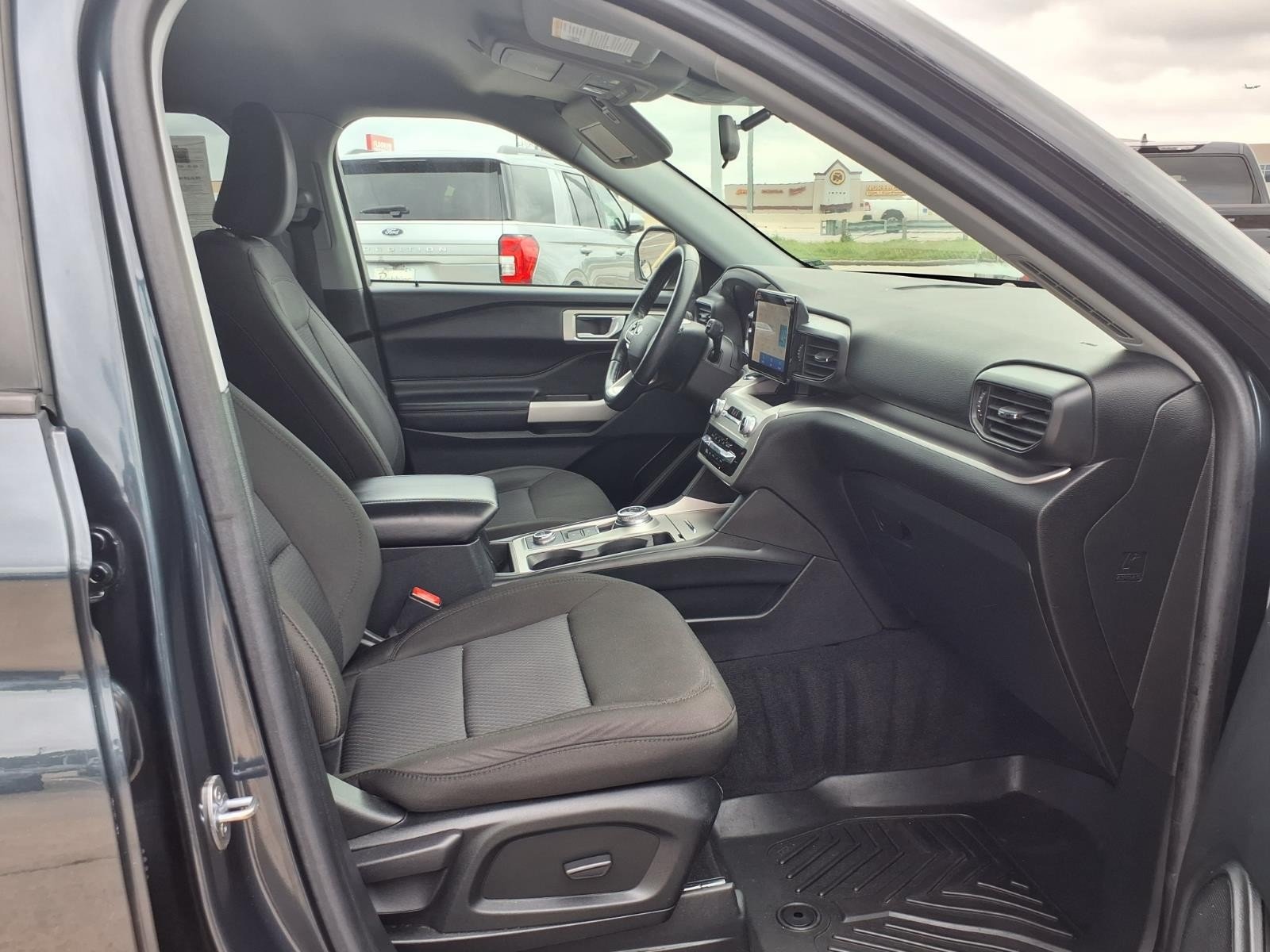 2022 Ford Explorer photo 12 of 26