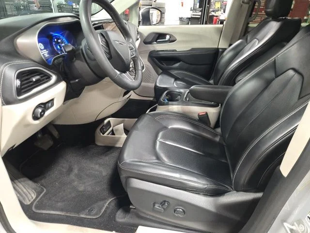Used 2023 Silver Chrysler Touring L image 13