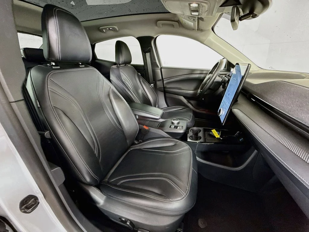 Used 2023 Space White Metallic Ford Premium image 30