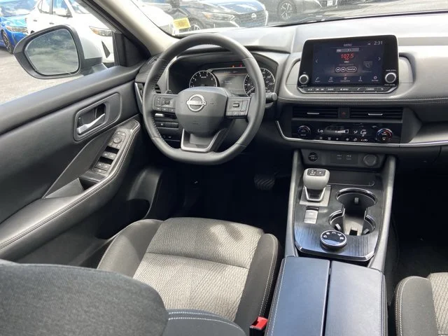 2025 Nissan Rogue SV - Photo 14