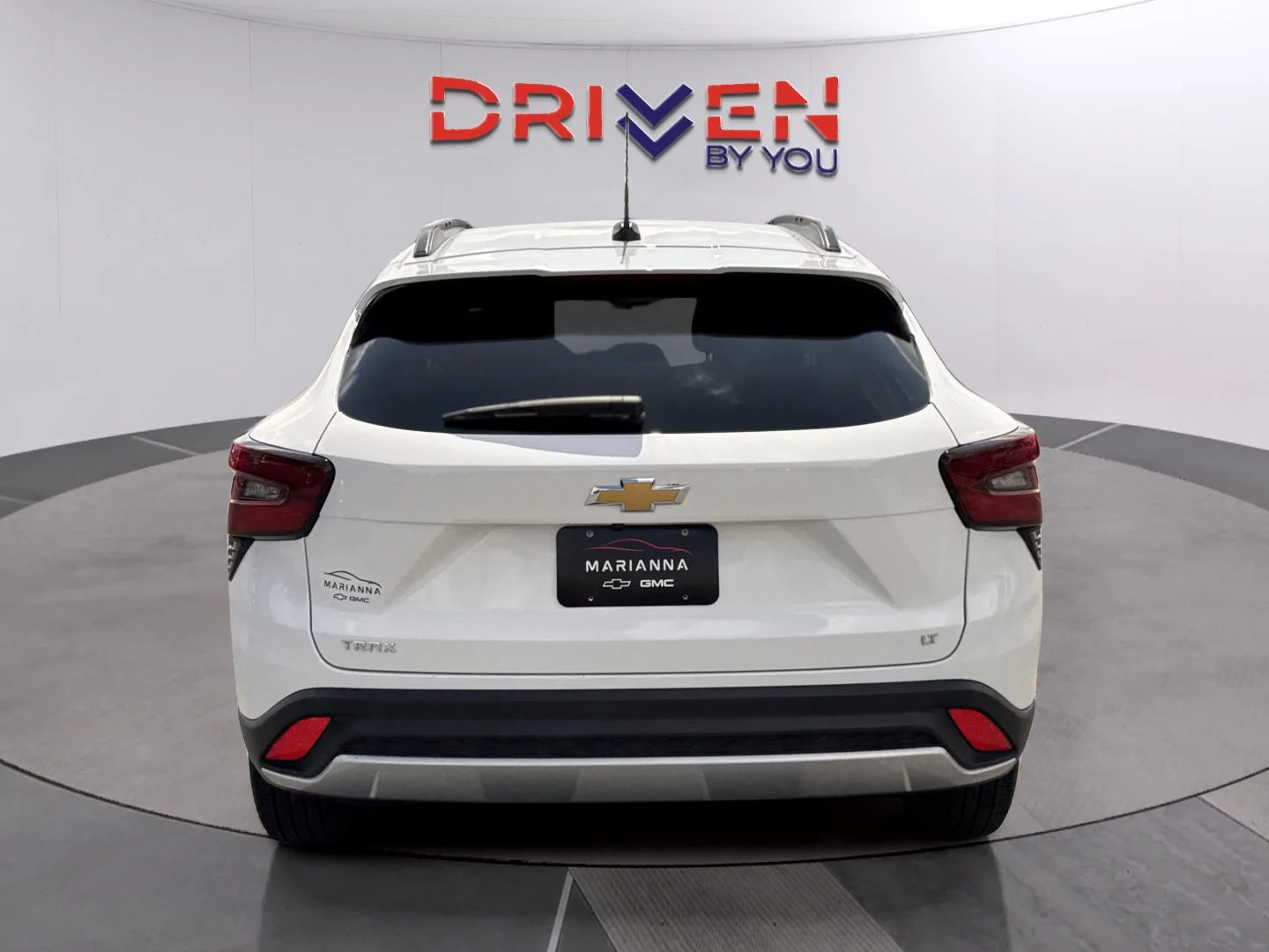 Used 2025 Summit White Chevrolet LT image 4