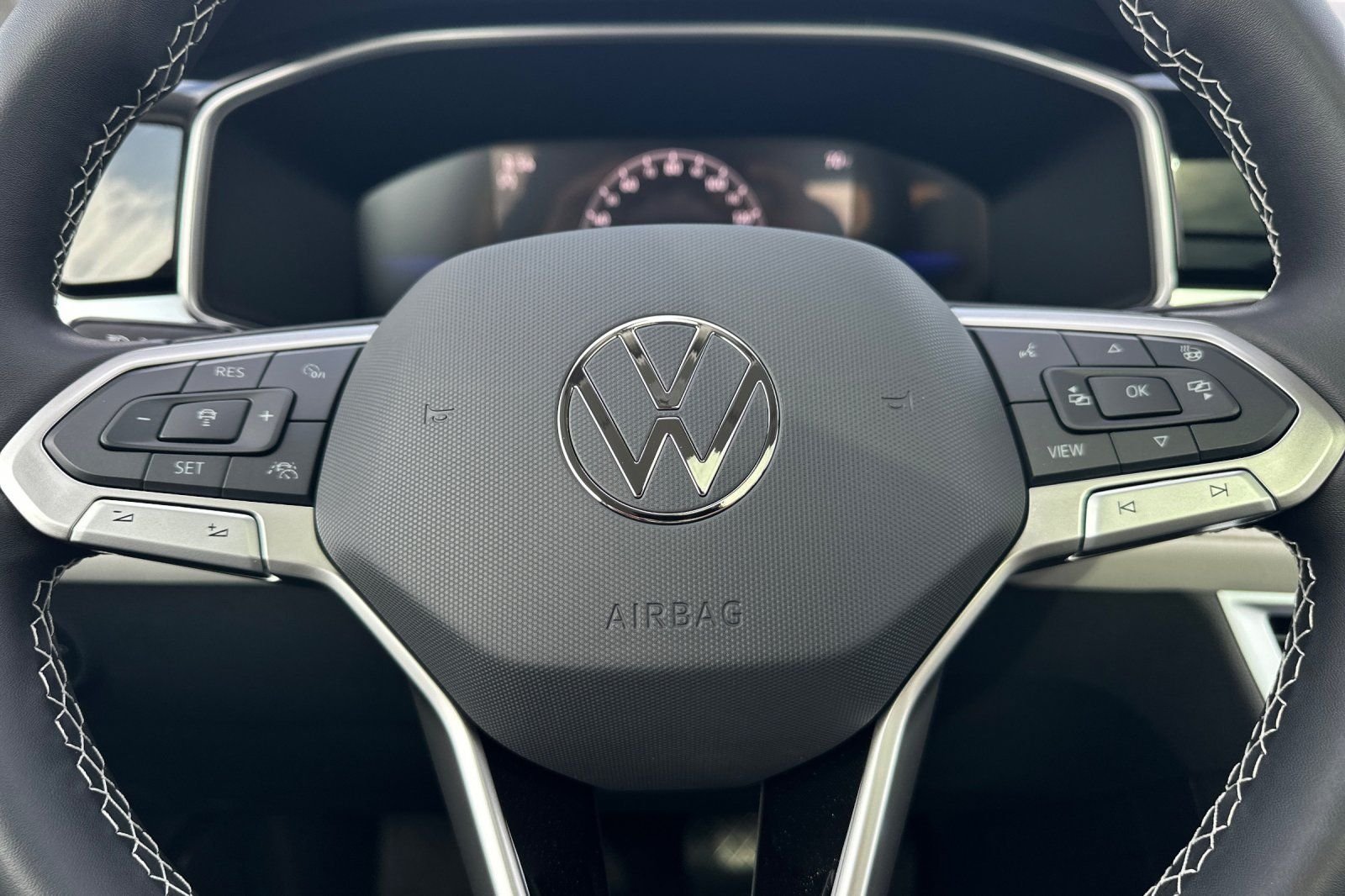 New 2026 Pure White Volkswagen 1.5T SE image 23