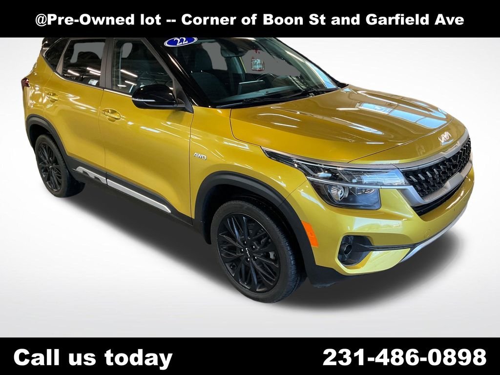 Used 2022 Yellow Kia Nightfall image 7