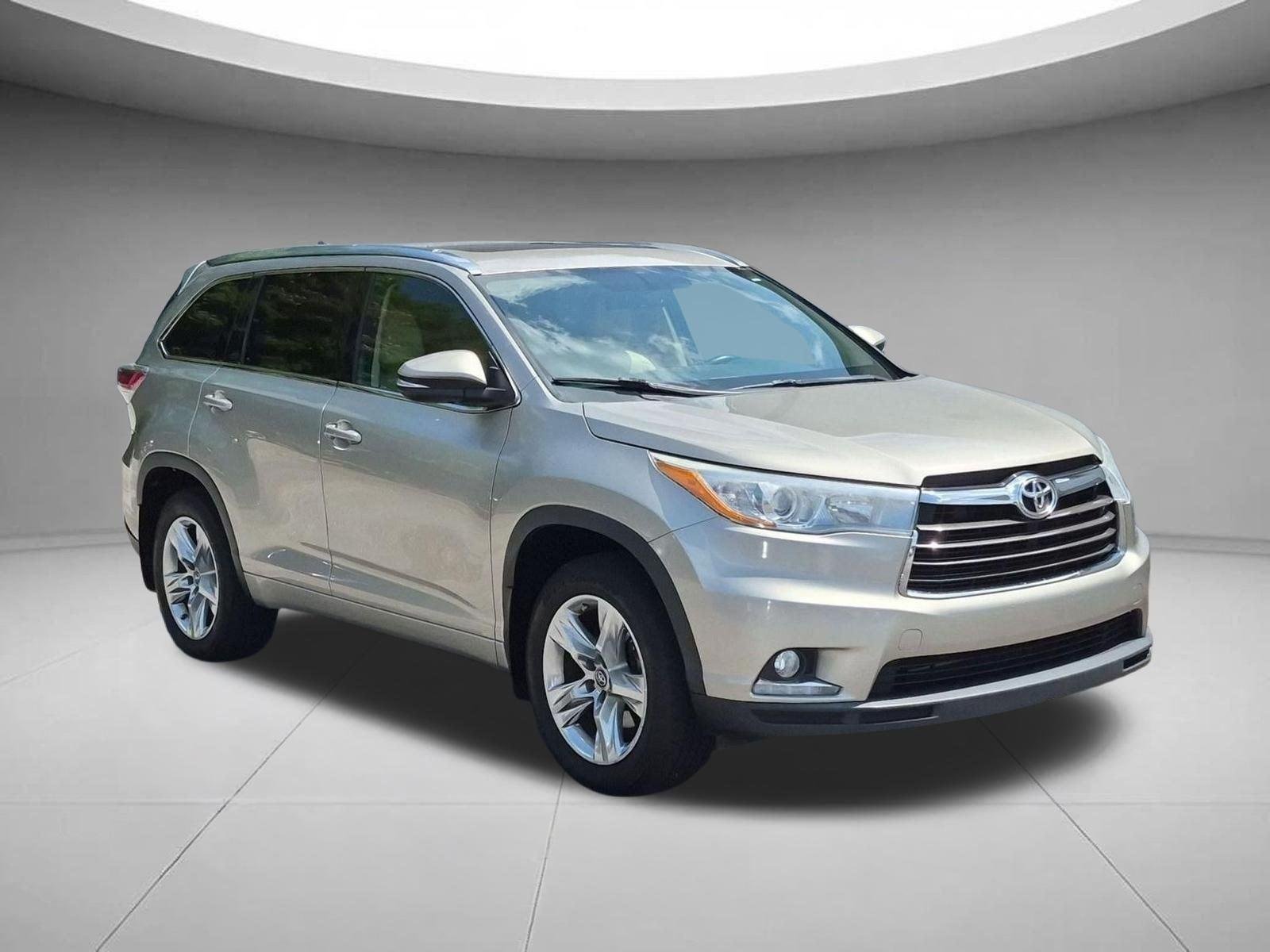 Used 2016  Toyota Limited image 7