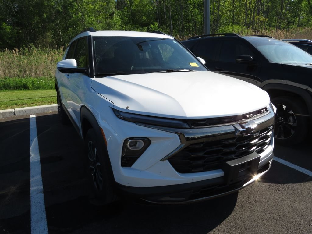 Used 2025 Beige Chevrolet ACTIV image 3