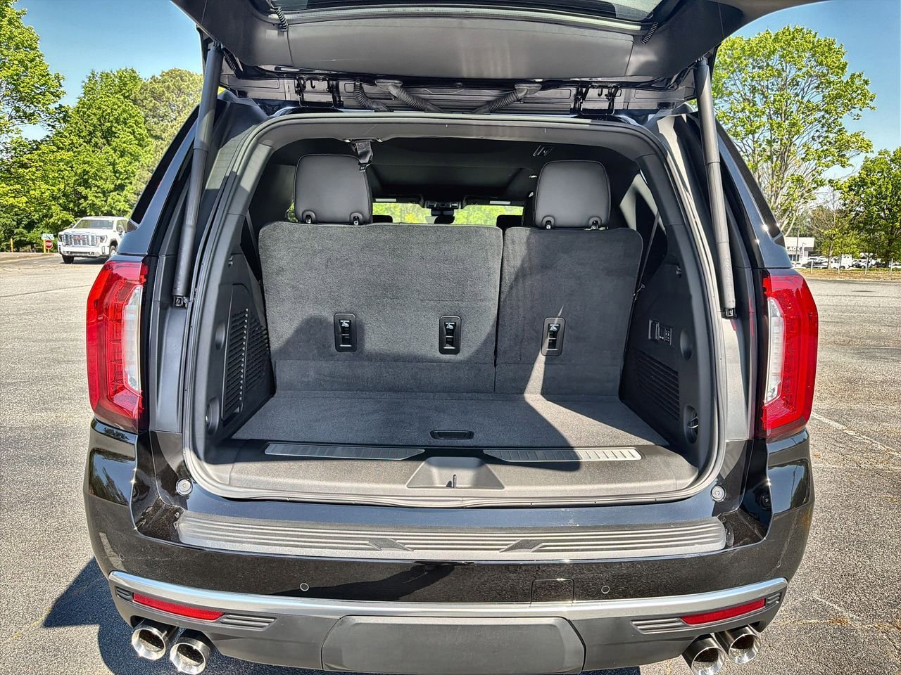 Used 2024 Onyx Black GMC Denali image 21