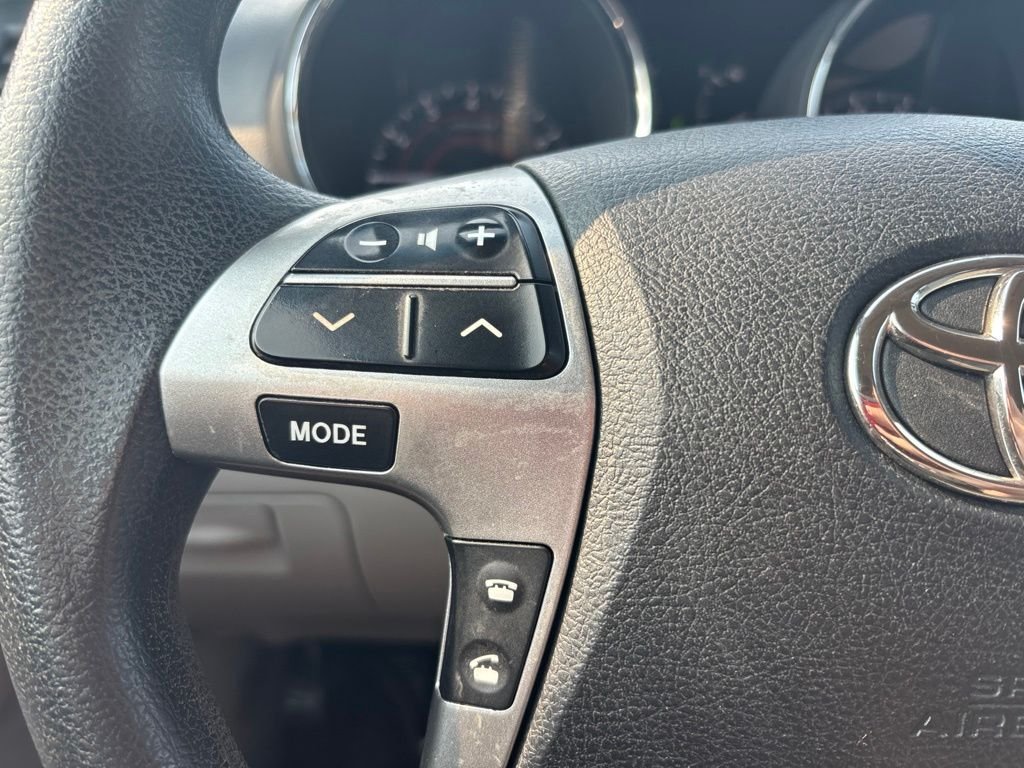 Used 2013 White Toyota Base image 21