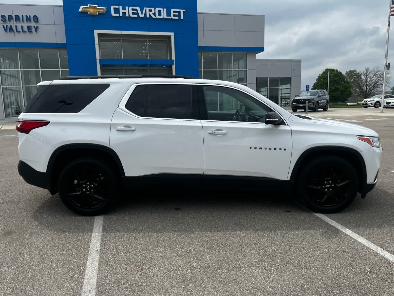 Used 2019 Chevrolet Traverse 1LT with VIN 1GNEVGKW4KJ257507 for sale in Spring Valley, Minnesota