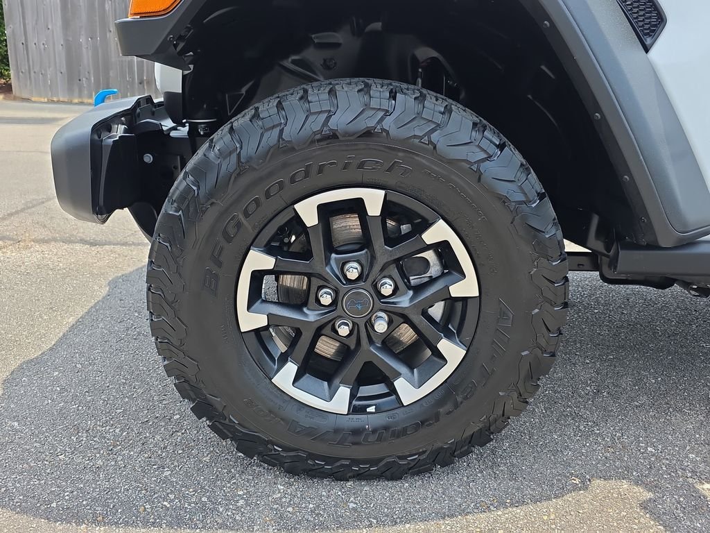 Used 2025 White/off-white Jeep Rubicon 4xe image 9