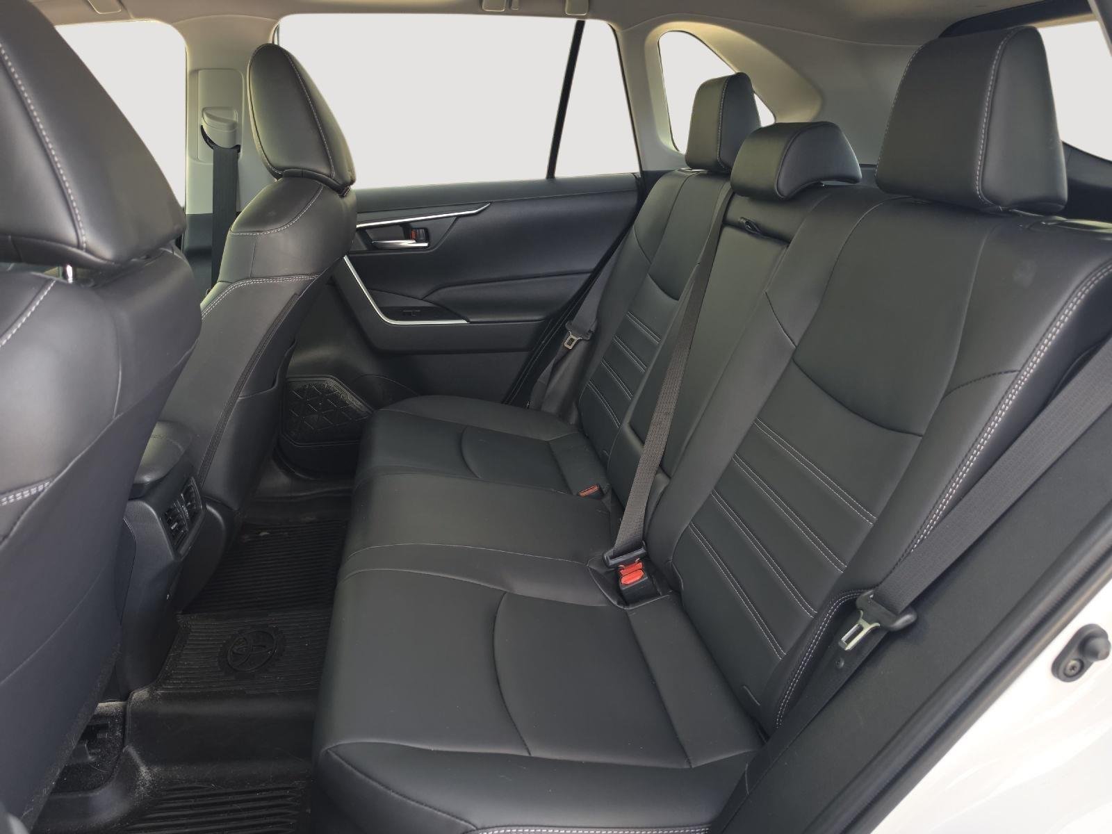 Used 2024 Wind Chill Pearl Toyota XLE Premium image 22