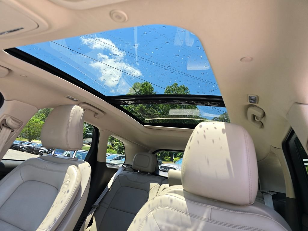 Used 2022 Black Metallic Lincoln Standard image 9