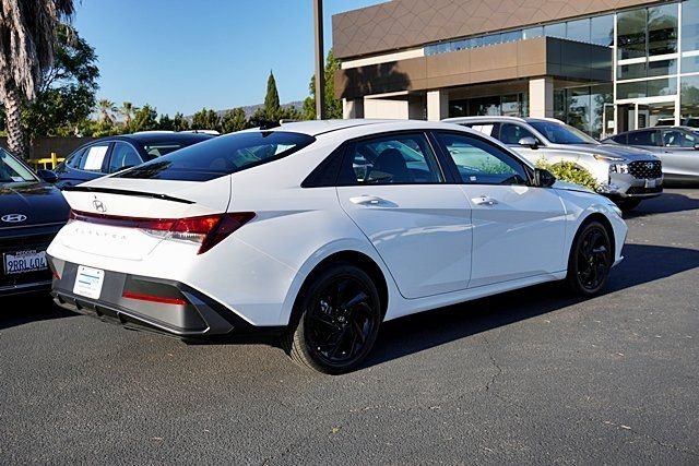 Used 2026 White Hyundai SEL Sport image 7