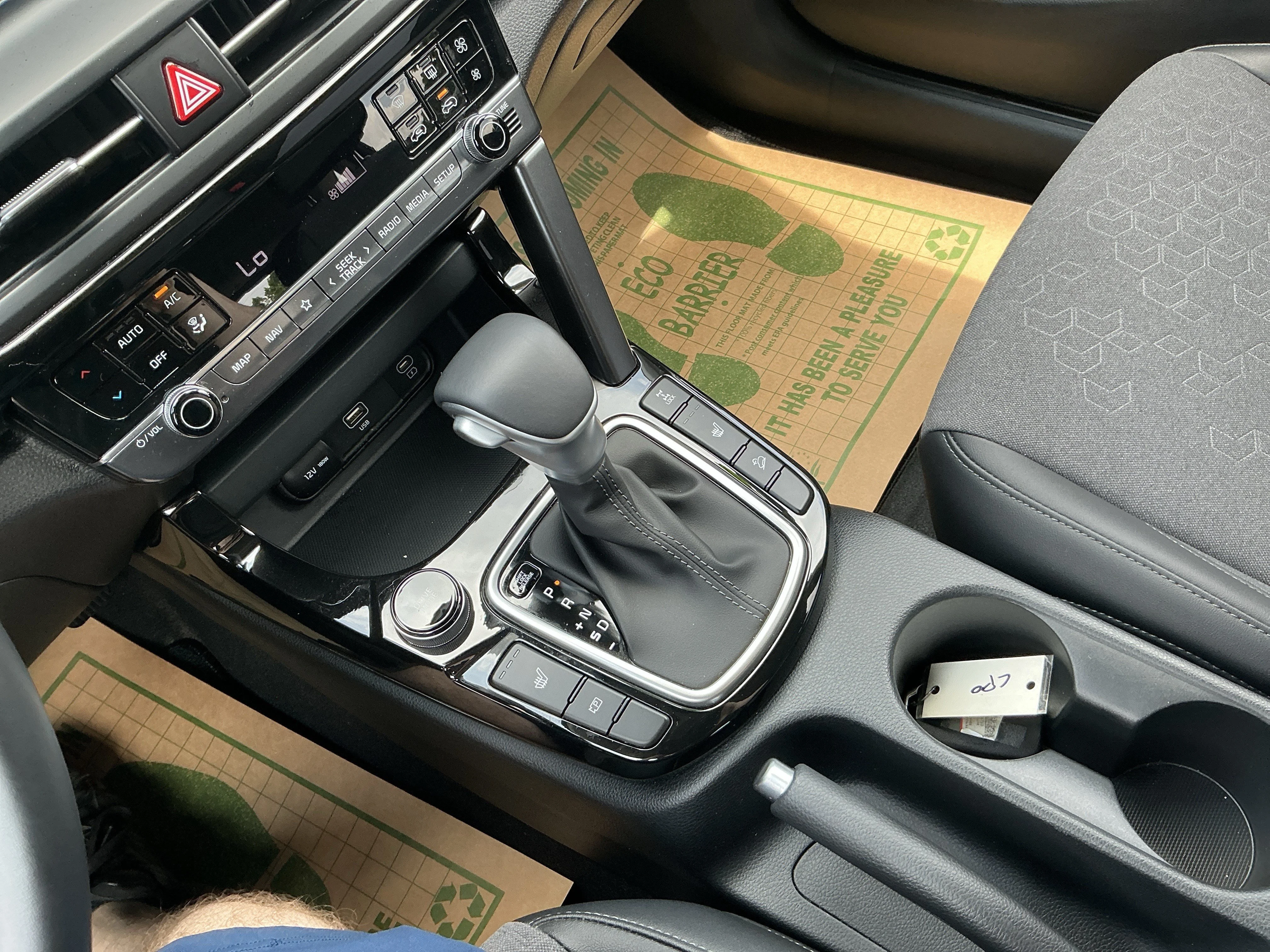 Used 2024 Snow White Pearl Kia X-Line image 25