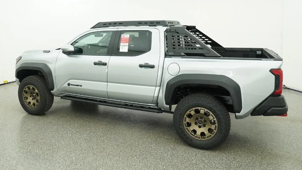 New 2026 Celestial Silver Metallic Toyota Trailhunter image 2