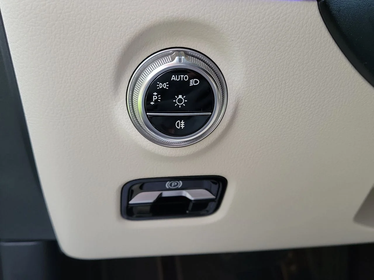 Certified Used 2026 White Mercedes-Benz C 300 image 23