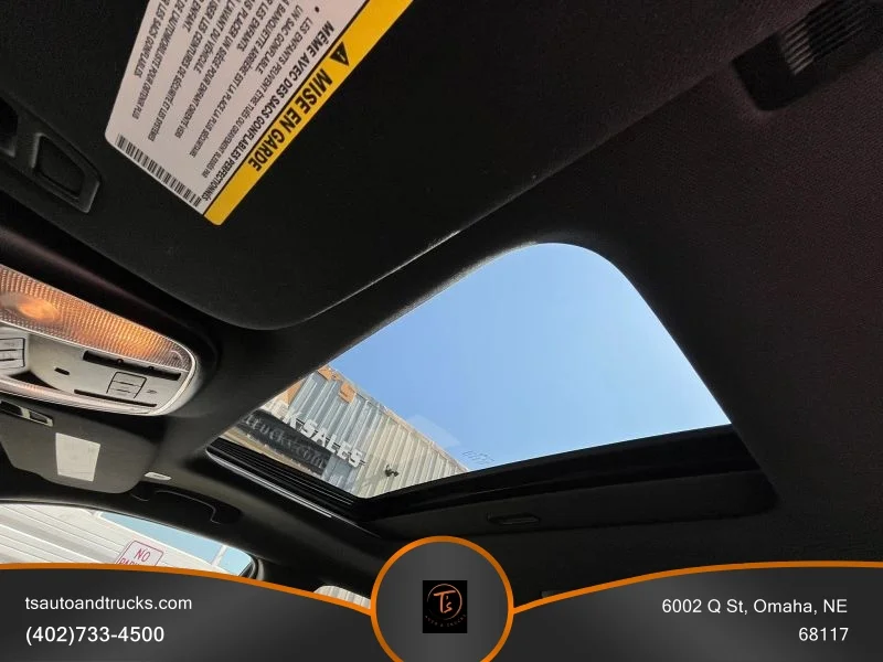 Used 2019 White Dodge R/T Sport Utility 4D image 21