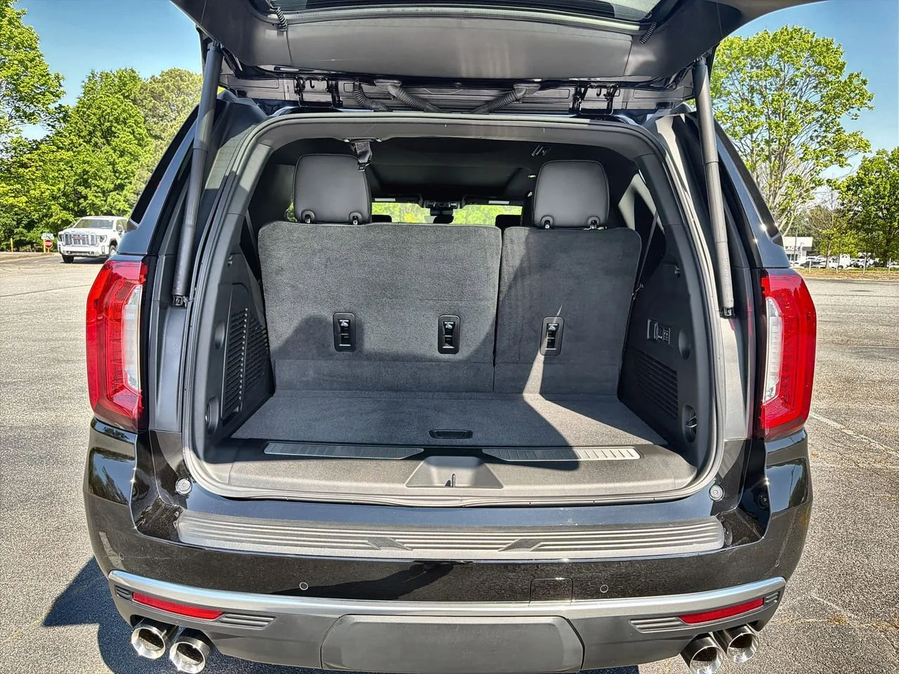 Used 2024 Onyx Black GMC Denali image 21