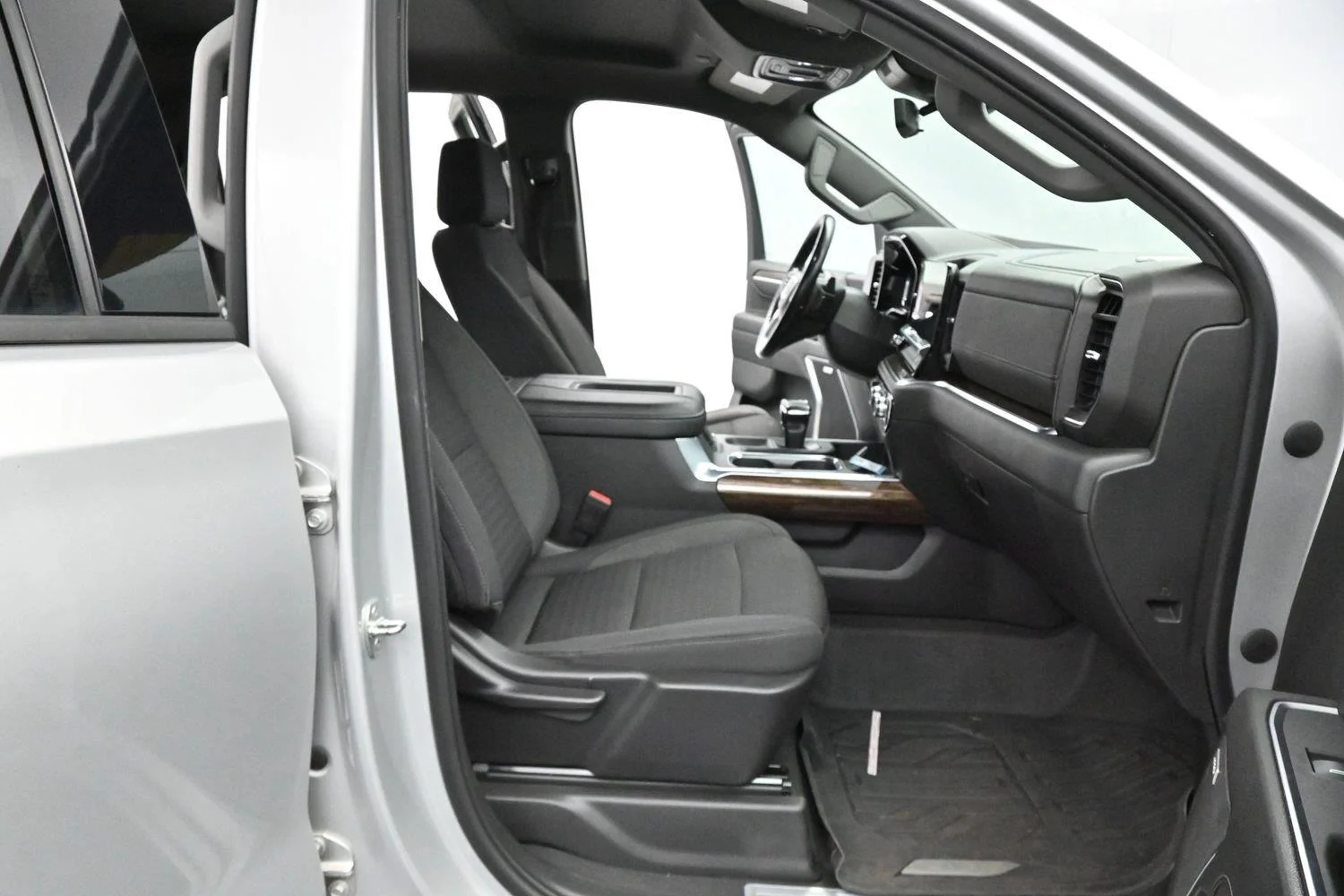 Used 2022 Quicksilver Metallic GMC Elevation image 29
