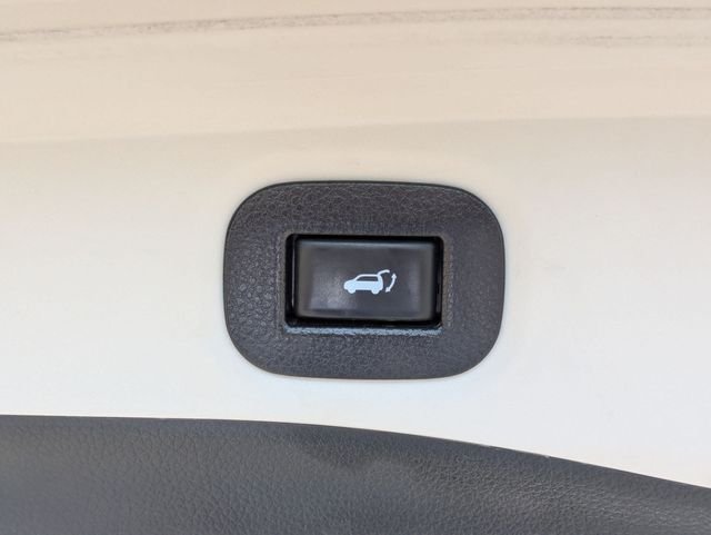 Used 2017 Gray Nissan SV image 27