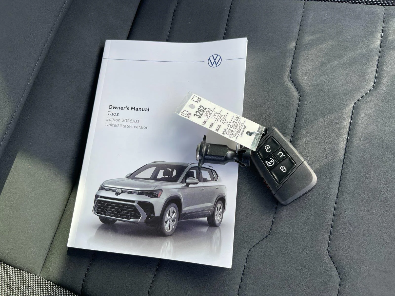 New 2026 Deep Black Pearl Volkswagen SE image 41