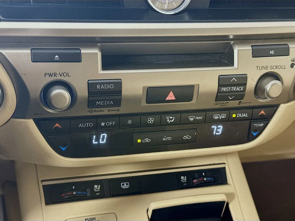 Used 2013 White Lexus 350 image 19