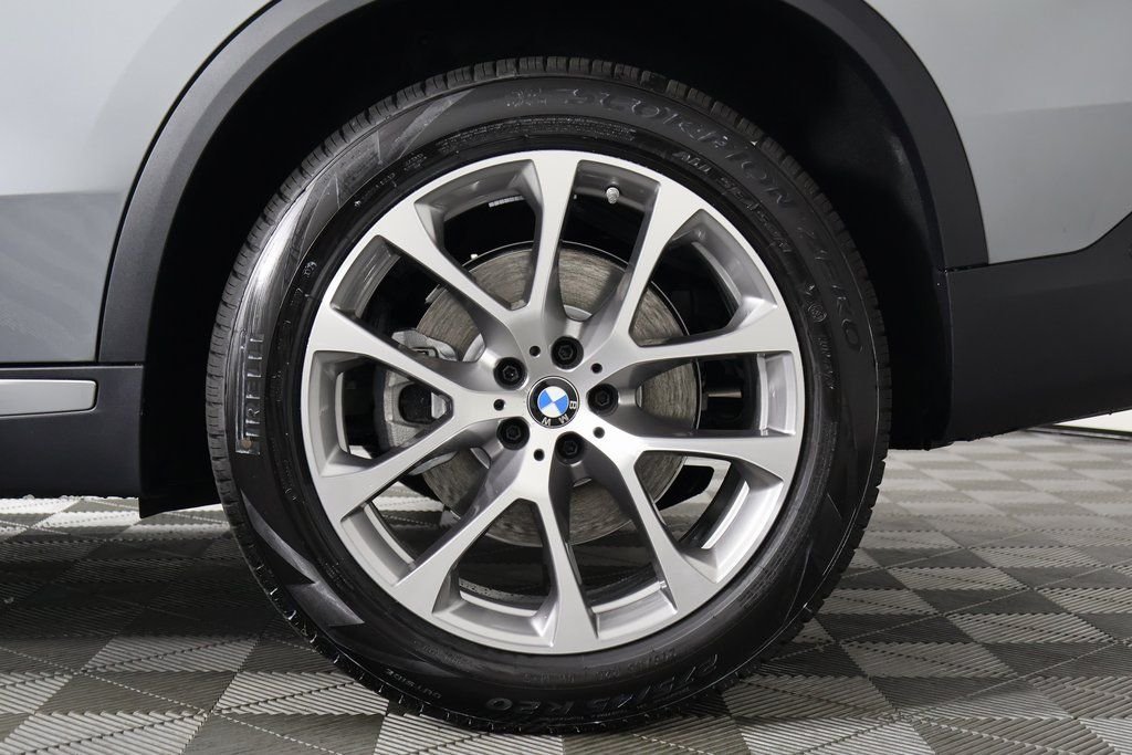 New 2026 Skyscraper Grey Metallic BMW xDrive40i image 10