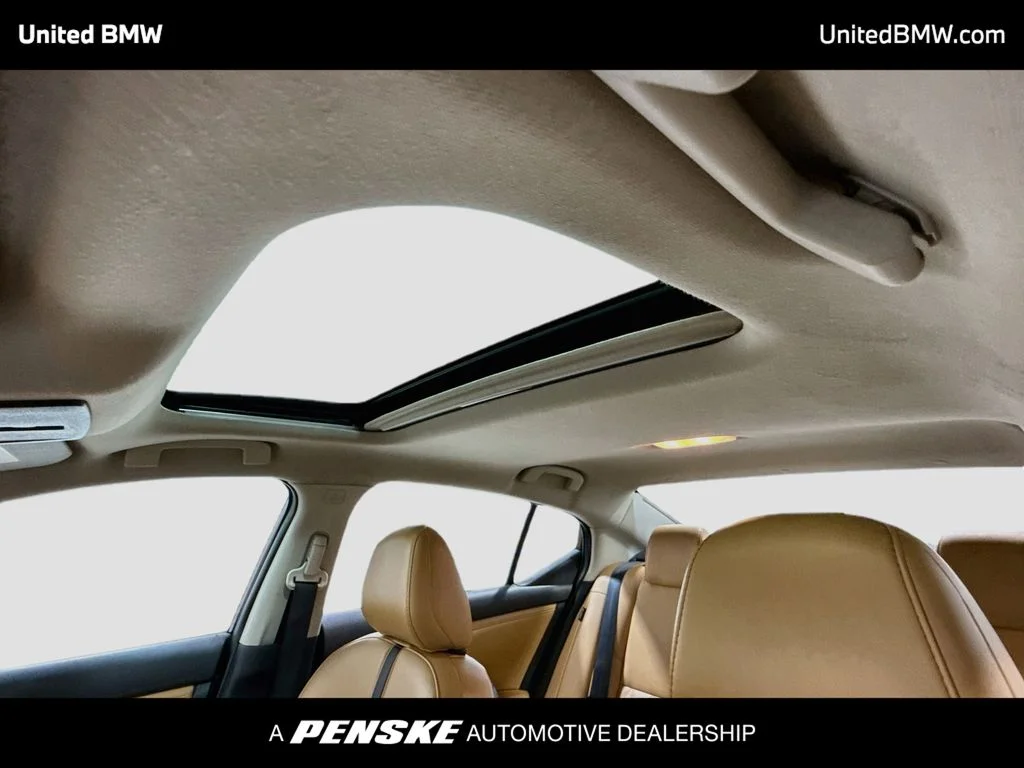 Used 2022 Rosewood Nissan SV image 11