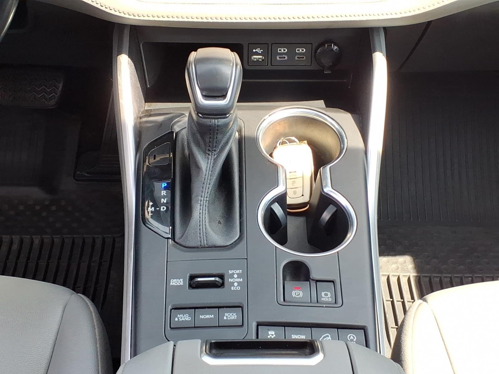Used 2022 Wind Chill Pearl Toyota XLE image 18