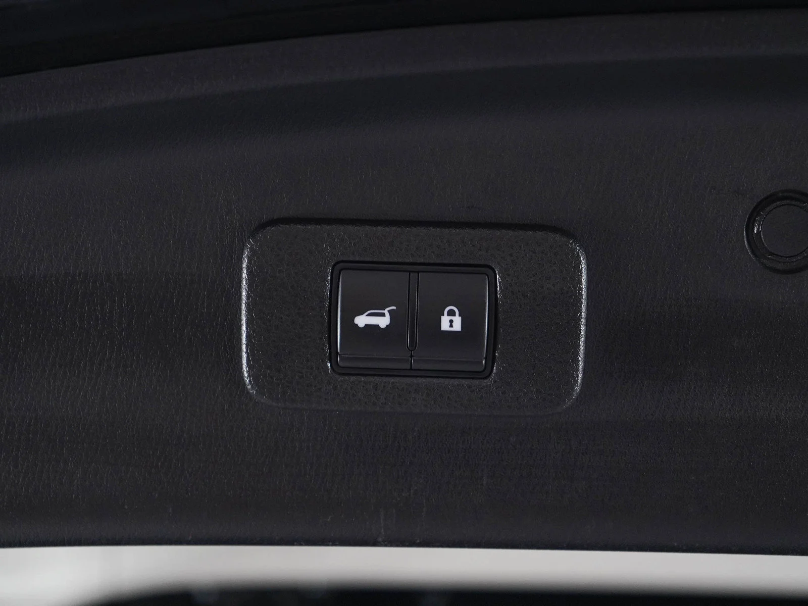 Used 2022  Nissan SL image 16