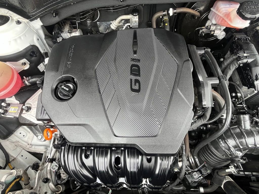 Used 2022 White Kia S image 18