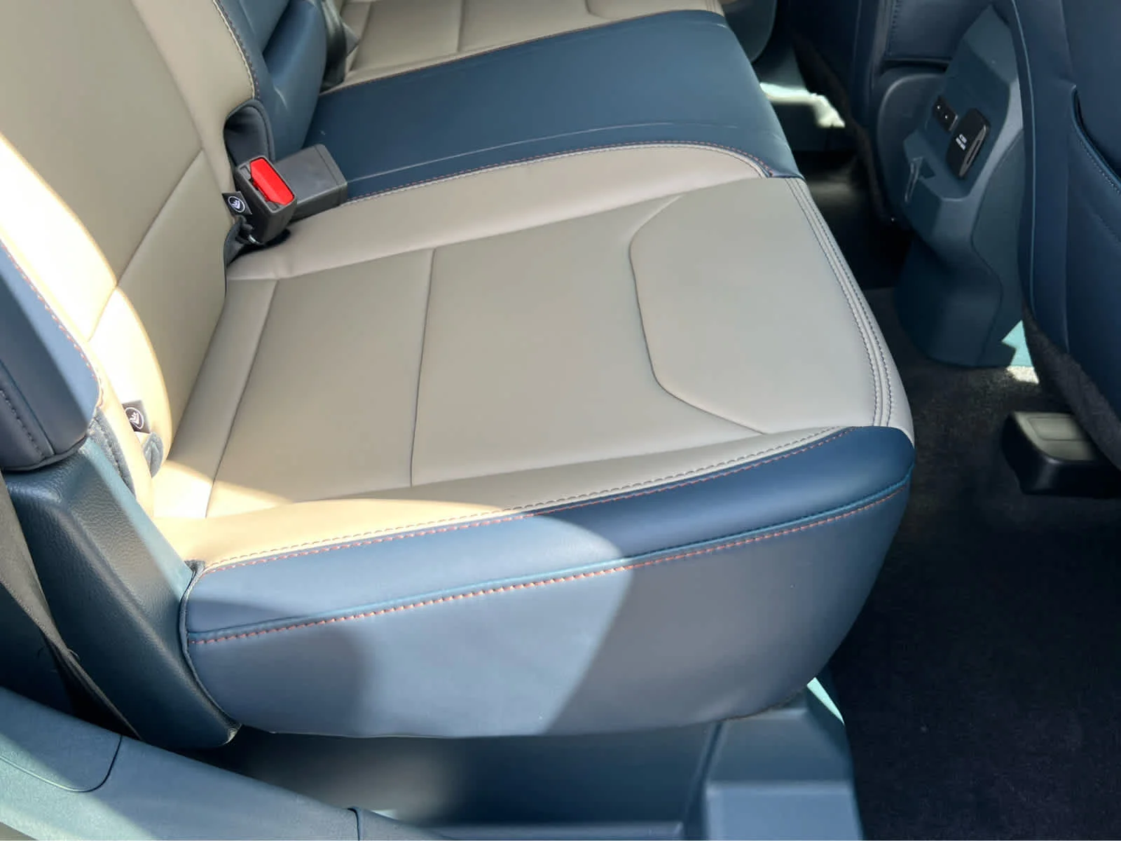 New 2026 Carbonized Gray Metallic Ford Lariat® image 21