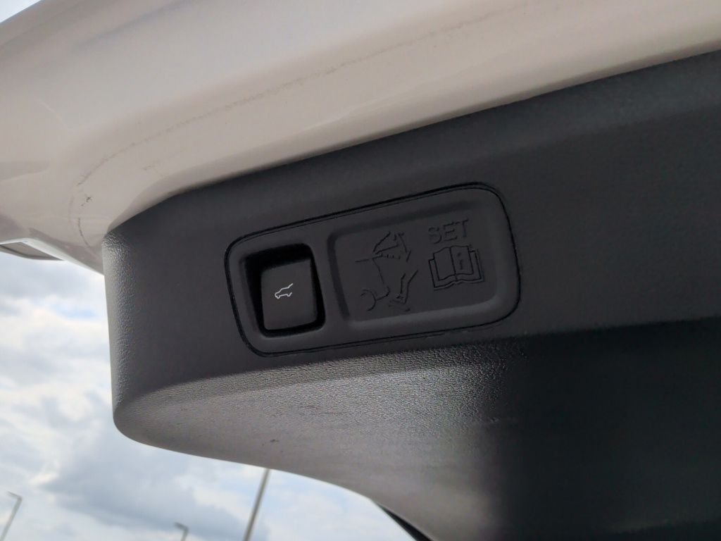 Used 2022 White Ford Platinum image 49