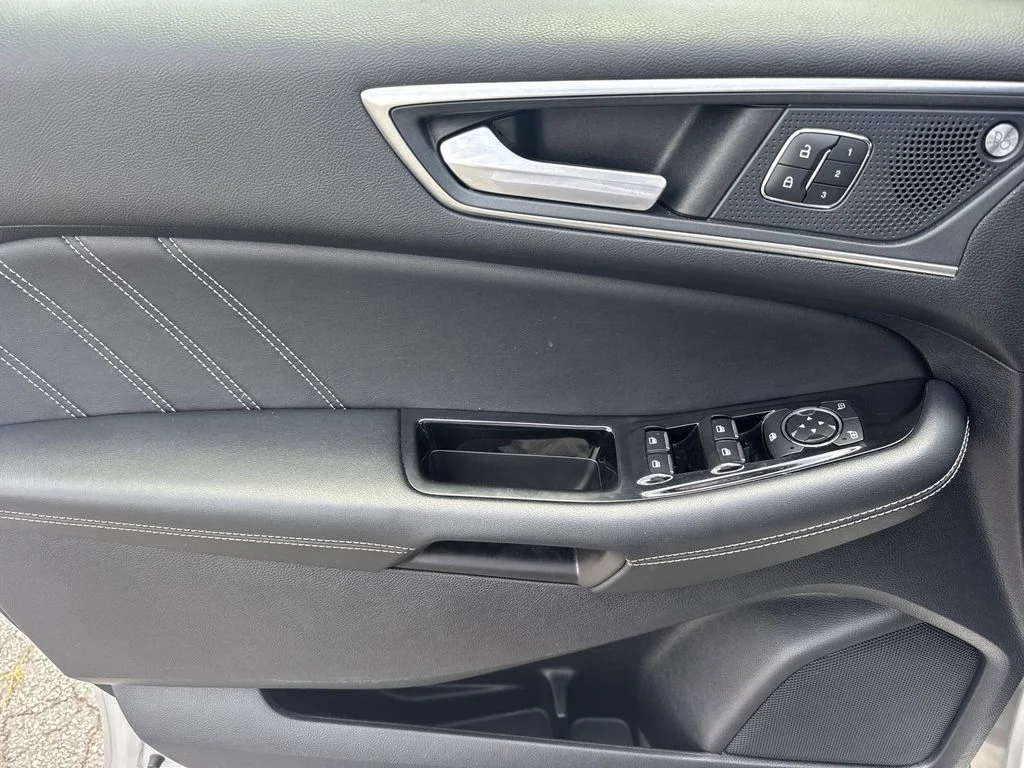 Used 2019 Silver Ford ST image 10