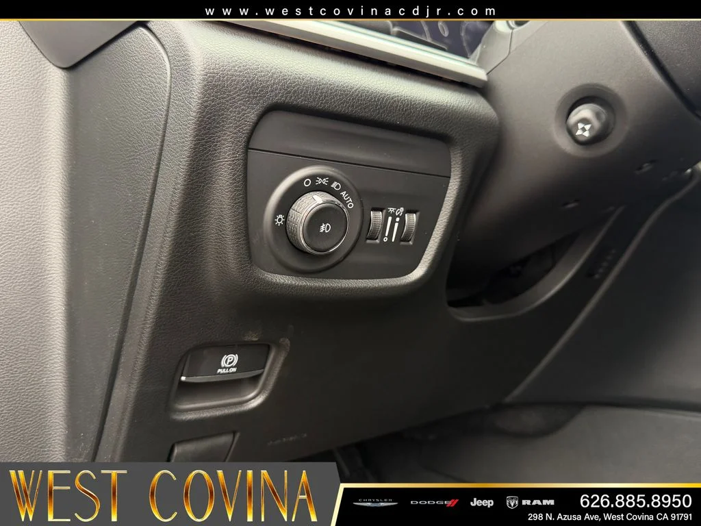 New 2026 Diamond Black Crystal Pearl-Coat Exterior Paint Jeep Limited Reserve image 16