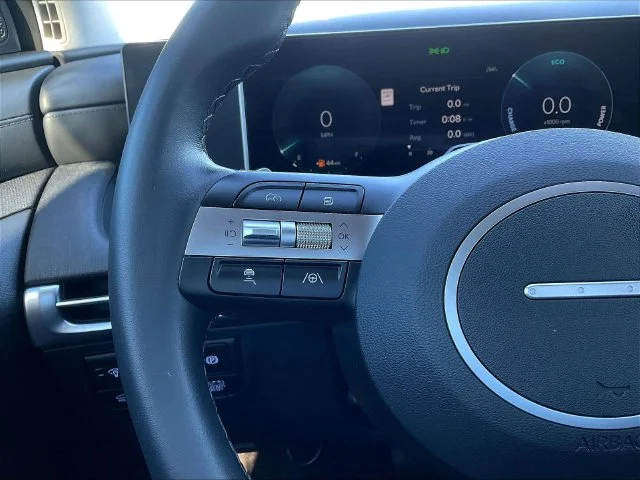 Used 2025 Gray Hyundai SEL Convenience image 13
