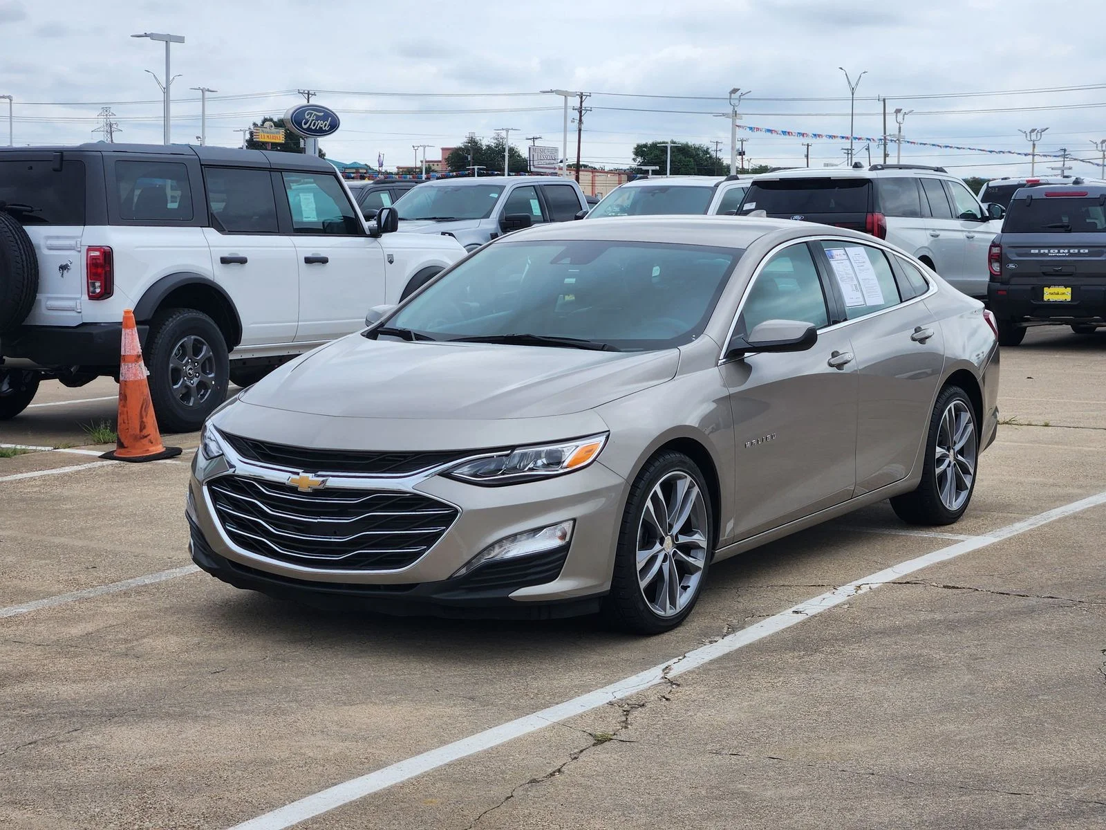 Used 2024 Gray Chevrolet LT image 3